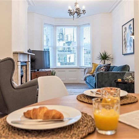 Perfectly Located 4 Storey Townhouse With 2 Parking Spaces In Central Harrogate Kültér fotó