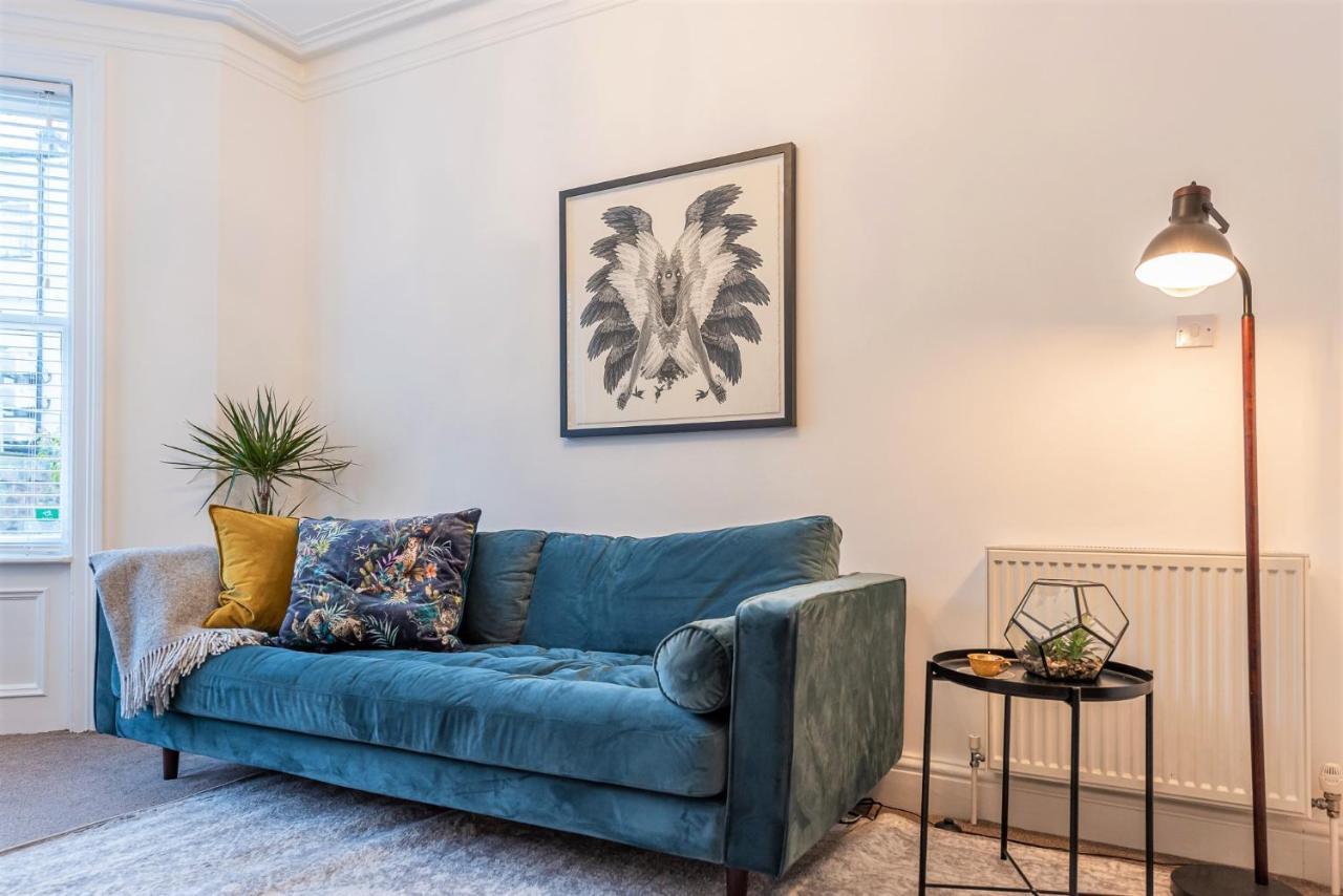 Perfectly Located 4 Storey Townhouse With 2 Parking Spaces In Central Harrogate Kültér fotó