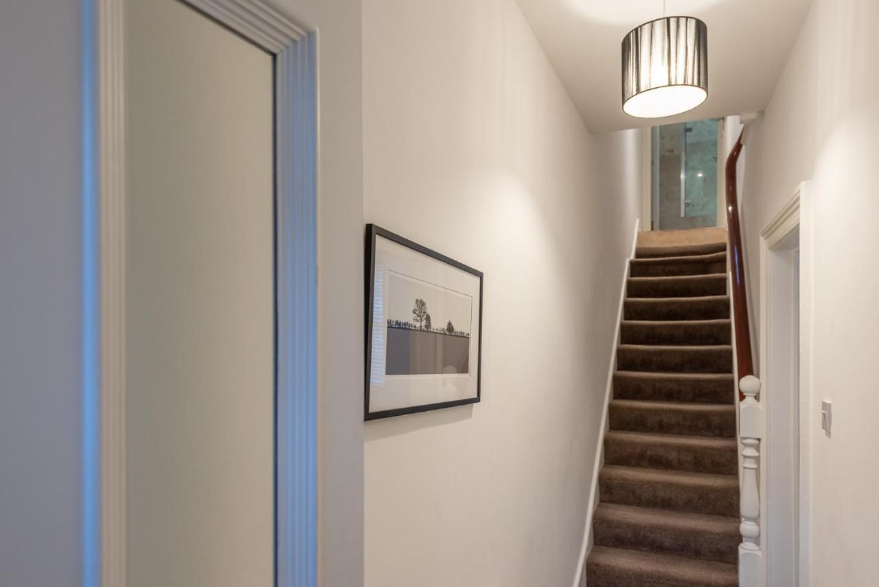 Perfectly Located 4 Storey Townhouse With 2 Parking Spaces In Central Harrogate Kültér fotó