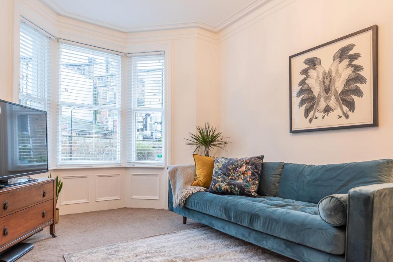 Perfectly Located 4 Storey Townhouse With 2 Parking Spaces In Central Harrogate Kültér fotó