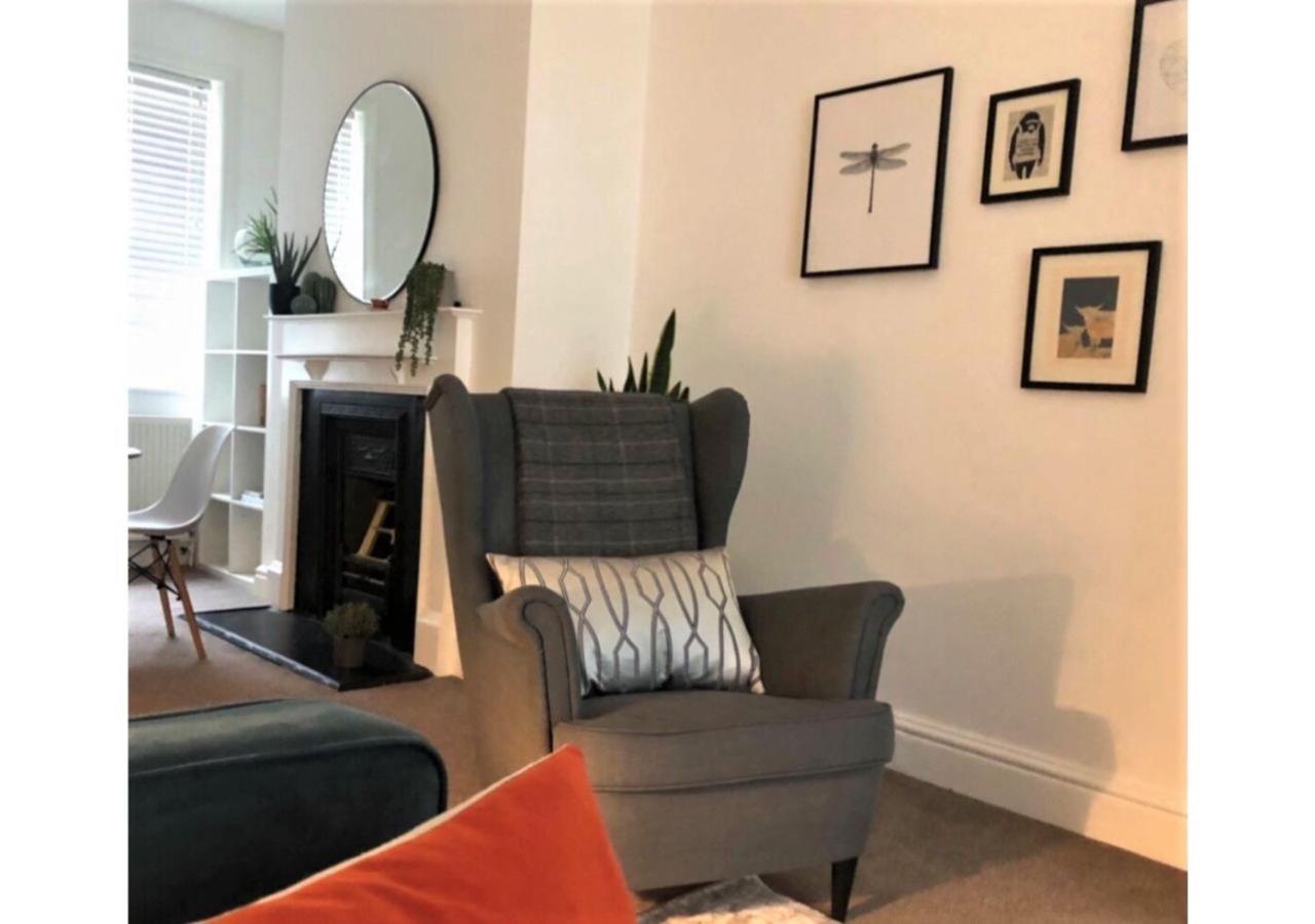 Perfectly Located 4 Storey Townhouse With 2 Parking Spaces In Central Harrogate Kültér fotó