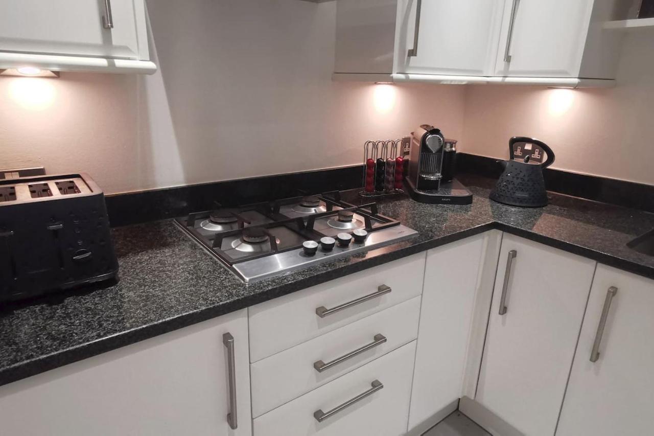 Perfectly Located 4 Storey Townhouse With 2 Parking Spaces In Central Harrogate Kültér fotó