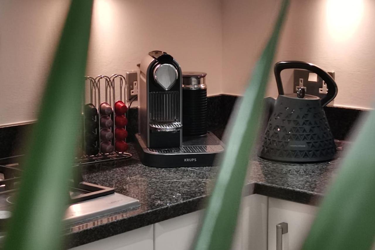 Perfectly Located 4 Storey Townhouse With 2 Parking Spaces In Central Harrogate Kültér fotó